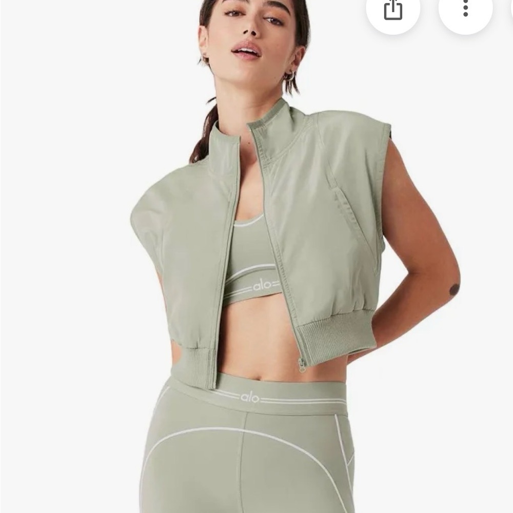ALO Yoga In Motion Vest Limestone Green XS excellent condition